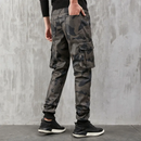 Modern und lässig: Camouflage-Kunstleder-Cargohose für Herren-Cargo Hose- 