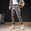 Urbaner Style: Slim-Cargo-Jeans für Herren im Camouflage-Look-