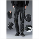 Schwarze Cargohose aus Kunstleder-54