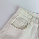 Elegante weiße Damen-Cargohose: natürliche Eleganz