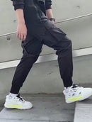 Hochwertige schwarze Cargohose im originalen Streetwear-Stil